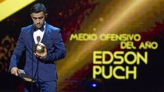 Futbol, Edson Puch  recibe el Balon de Oro por el Mejor Medio Ofensivo
 Edson Puch es premiado Balon de Oro de la Liga MX 2017, como el Mejor Medio Ofensivo, en Los Angeles, California, Estados Unidos
 15/07/2017 
 Mexsport/Photosport