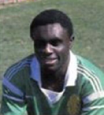 El camerunés jugó en Chile en la temporada 2000, donde jugó cinco partidos en la Copa Chile por Coquimbo Unido.