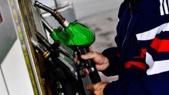 A driver fills a car at a gas station, as a surge in fuel and energy prices in the wake of Russia&#039;s ongoing invasion of Ukraine puts increased pressure on Hungarian Prime Minister Viktor Orban&#039;s low-cost energy policy for households, in Martonva