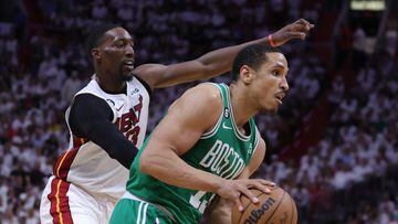 MIAMI, FLORIDA - MAY 23: Malcolm Brogdon #13 of the Boston Celtics drives ahead of Bam Adebayo #13 of the Miami Heat during the second quarter in game four of the Eastern Conference Finals at Kaseya Center on May 23, 2023 in Miami, Florida. NOTE TO USER: User expressly acknowledges and agrees that, by downloading and or using this photograph, User is consenting to the terms and conditions of the Getty Images License Agreement.   Megan Briggs/Getty Images/AFP (Photo by Megan Briggs / GETTY IMAGES NORTH AMERICA / Getty Images via AFP)
