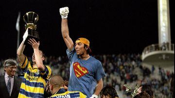 'Gigi' fue parte clave de la época dorada del cuadro parmesano con el que ganó tres importantes títulos: la UEFA Europa League de 1999, la Coppa Italia, y la Supercopa de Italia.