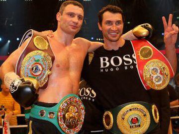 Vitali y Wladimir Klitschko. Estos hermanos ucranianos alcanzaron la cima del boxeo al consagrarse en distintas épocas como campeones mundiales de peso pesado. 