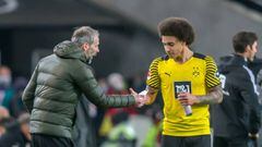 STUTTGART, GERMANY - APRIL 08: head coach Marco Rose of Borussia Dortmund and Axel Witsel of Borussia Dortmund gestures during the Bundesliga match between VfB Stuttgart and Borussia Dortmund at Mercedes-Benz Arena on April 8, 2022 in Stuttgart, Germany. (Photo by Harry Langer/vi/DeFodi Images via Getty Images)