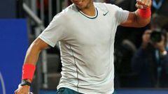 El tenista español español Rafael Nadal celebra la victoria en su partido ante el canadiense Milos Raconic correspondiente a las semifinales del Trofeo Godó de Tenis, disputado hoy en Barcelona. Rafael Nadal ganó 6-4 Y 6-0.