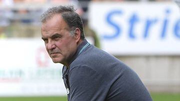 Bielsa orders Leeds players to collect rubbish for three hours