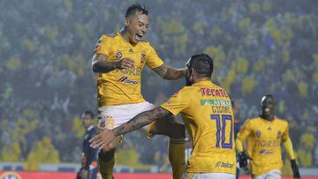 MONTERREY, MEXICO - NOVEMBER 10: Eduardo Vargas of Tigres celebrates with teammate Andre-Pierre Gignac after scoring his teams second goal during the 16th round match between Tigres UANL and Puebla as part of Torneo Apertura 2018 Liga MX at Universitario Stadium on November 10, 2018 in Monterrey, Mexico. (Photo by Azael Rodriguez/Getty Images)