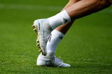 pasajero Ambiente nuez Real Madrid | Cristiano Ronaldo's new Nike boots celebrate golden 2016  Cristiano Ronaldo's new Nike boots celebrate golden 2016 - AS USA