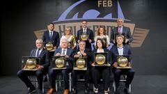 Foto de familia de los galardonados en la tercera edición del Hall of Fame del baloncesto español.