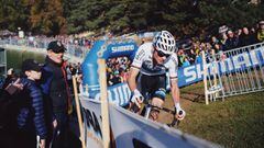 Van der Poel gana en la Copa del Mundo de Ciclocross de Berna (Suiza).