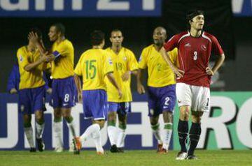 8 de septiembre de 2009: En la segunda rueda de las clasificatorias al Mundial de Sudáfrica 2010, Brasil derrotó a Chile por 4 a 2, y de esa manera, aseguró su cupo para la cita mundialista que se disputó en África. Para Brasil, marcaron Julio Baptista (40') y Nilmar en tres ocasiones (31', 74' y 76'). Para Chile, descontó Humberto Suazo en dos oportunidades (45+1' y 52')