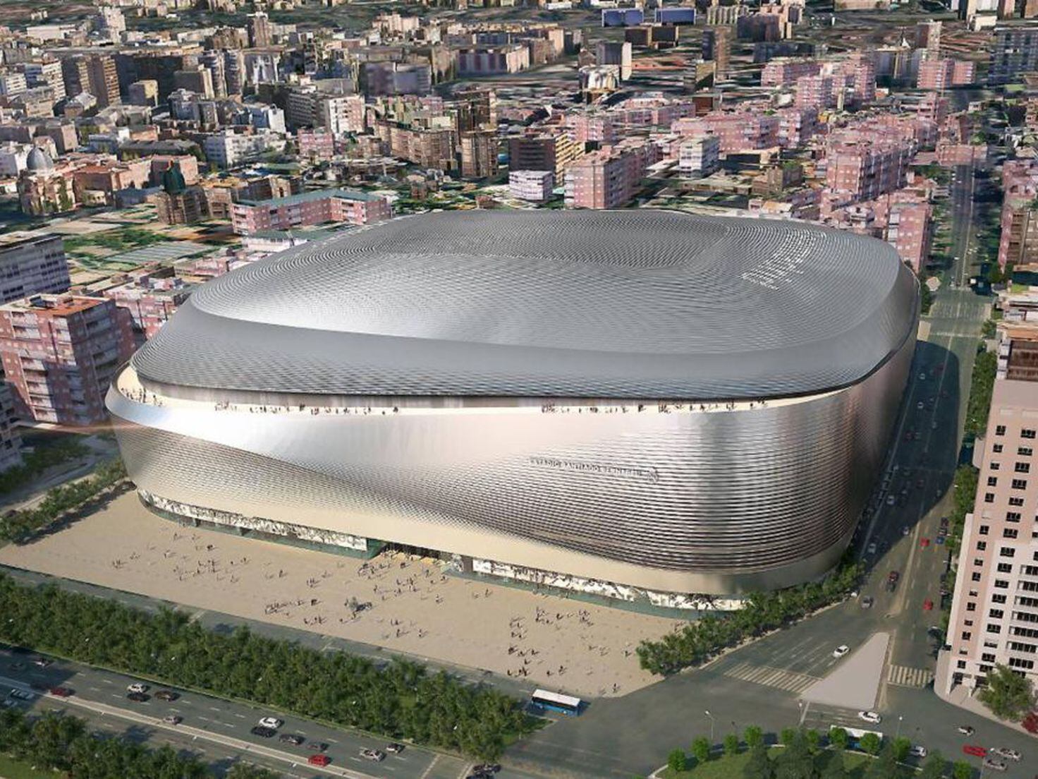 El estadio Santiago Bernabéu, en donde juega el Real Madrid, cuenta con un  césped retractil, tras su remodelación