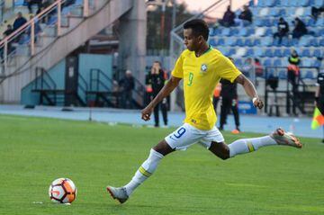 Rodrygo in action for Brazil under-20s against Chile.
