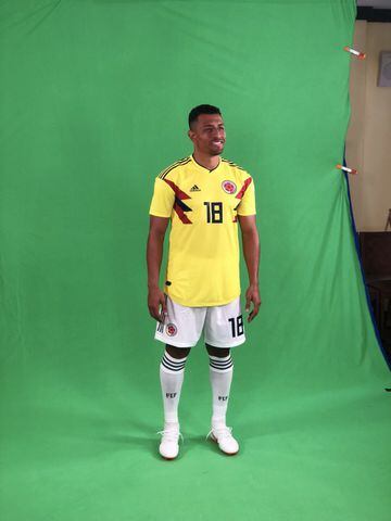 La Selección Colombia, ya en Kazán, asistió a la sesión de fotos oficial exigida por la organización del Mundial Rusia 2018, en el que debutará el martes 19 de junio ante Japón en Saransk.