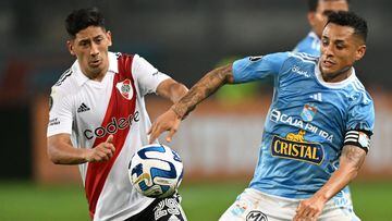 River Plate's midfielder Rodrigo Aliendro (L) fights for the ball with Sporting Cristal's midfielder Yoshimar Yotun during the Copa Libertadores group stage second leg football match between Peru's Sporting Cristal and Argentina's River Plate at the Nacional stadium in Lima on May 25, 2023. (Photo by ERNESTO BENAVIDES / AFP)
