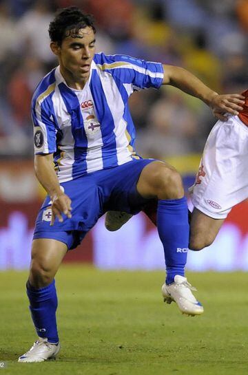 Con 101 un goles que respaldaban su calidad, Bravo se fue al Deportivo la Coruña donde las oportunidades llegaron a cuentagotas y por eso únicamente firmó un gol en nueve partidos.