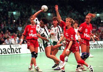 En el mismo año que el remo, también el balonmano femenino fue protagonista en los JJOO de Montreal. En imagen ya consolidado este deporte en 1996.