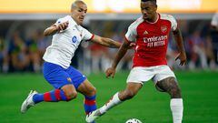 INGLEWOOD, CALIFORNIA - JULY 26: Gabriel Jesus #9 of Arsenal controls the ball against Oriol Romeu #18 of Barcelona in the first half of a pre-season friendly match at SoFi Stadium on July 26, 2023 in Inglewood, California.   Ronald Martinez/Getty Images/AFP (Photo by RONALD MARTINEZ / GETTY IMAGES NORTH AMERICA / Getty Images via AFP)