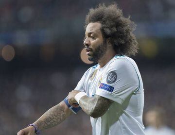 Marcelo luce en la manga el parche de honor de la UEFA que acredita al Real Madrid como campe&oacute;n de 12 Copas de Europa.