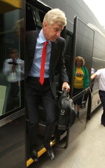 Arsenal's French manager Arsene Wenger steps from the coach ahead of the English Premier League football match between Watford and Arsenal at Vicarage Road Stadium in Watford, north of London on August 27, 2016.