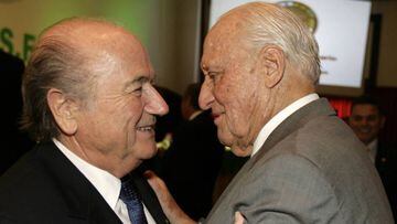 Joseph Blatter con otro expresidente de la FIFA, Joao Havelange.