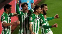Borja Iglesias celebra el gol con sus compa&ntilde;eros. 
