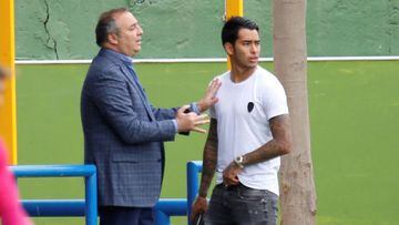 Miguel &Aacute;ngel Ram&iacute;rez y Sergio Araujo, presidente y jugador de la UD Las Palmas.