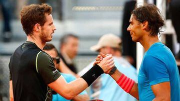 Andy Murray y Rafa Nadal dándose la mano.