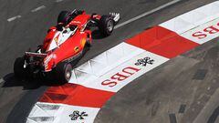 Vettel con el Ferrari en Mónaco.