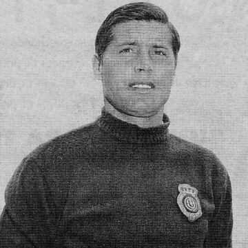 Disputó cuatro temporadas con el Real Madrid desde 1960 hasta 1964. Vistió la camiseta del Mallorca durante dos temporadas desde 1964 hasta 1966.