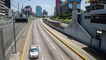 Picture of an empty highway in Lima taken on January 31, 2021 as the capital and several other Peruvian cities come under strict lockdown due to a resurgence in cases of the novel coronavirus disease, COVID-19. - Sixteen million Peruvians on Sunday entered a two-week coronavirus lockdown covering a third of the country to fight the COVID-19 pandemic. (Photo by Ernesto BENAVIDES / AFP)
