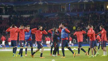 Atletico Madrid's players warm up prior to the UEFA Champions League round of 16 first leg football match between PSV Eindhoven and Atletico Madrid at the Philips Stadium in Eindhoven on February 24, 2016.