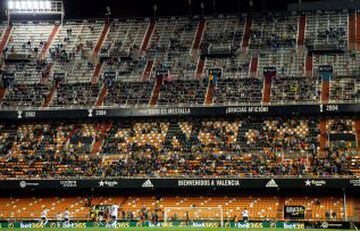 The aspect of one of the main 'tribunas' at Mestalla tonight
