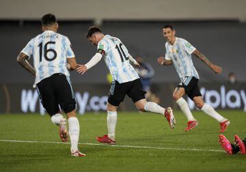 Al momento, Argentina es sublíder en la clasificación (solo por debajo de Brasil) y marchan invictos luego de cinco triunfos y tres empates.