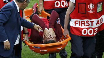 Ronaldo injured and out of Euro 2016 final after 23 minutes