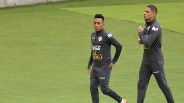 Peru&#039;s Christian Cueva (L) and Peru&#039;s Paolo Guerrero train during a practice session in Porto Alegre, Brazil, on July 1, 2019, ahead of the Copa America tournament football match between Chile and Peru. (Photo by Raul ARBOLEDA / AFP)