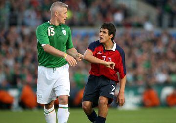 El tocopillano en un amistoso ante Irlanda en el 2006. ¡No se achicó!