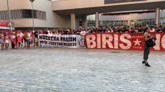 La protesta de los Biris, en el campo del Sevilla.