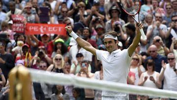 Federer downs in-form Johnson to breeze through to last eight