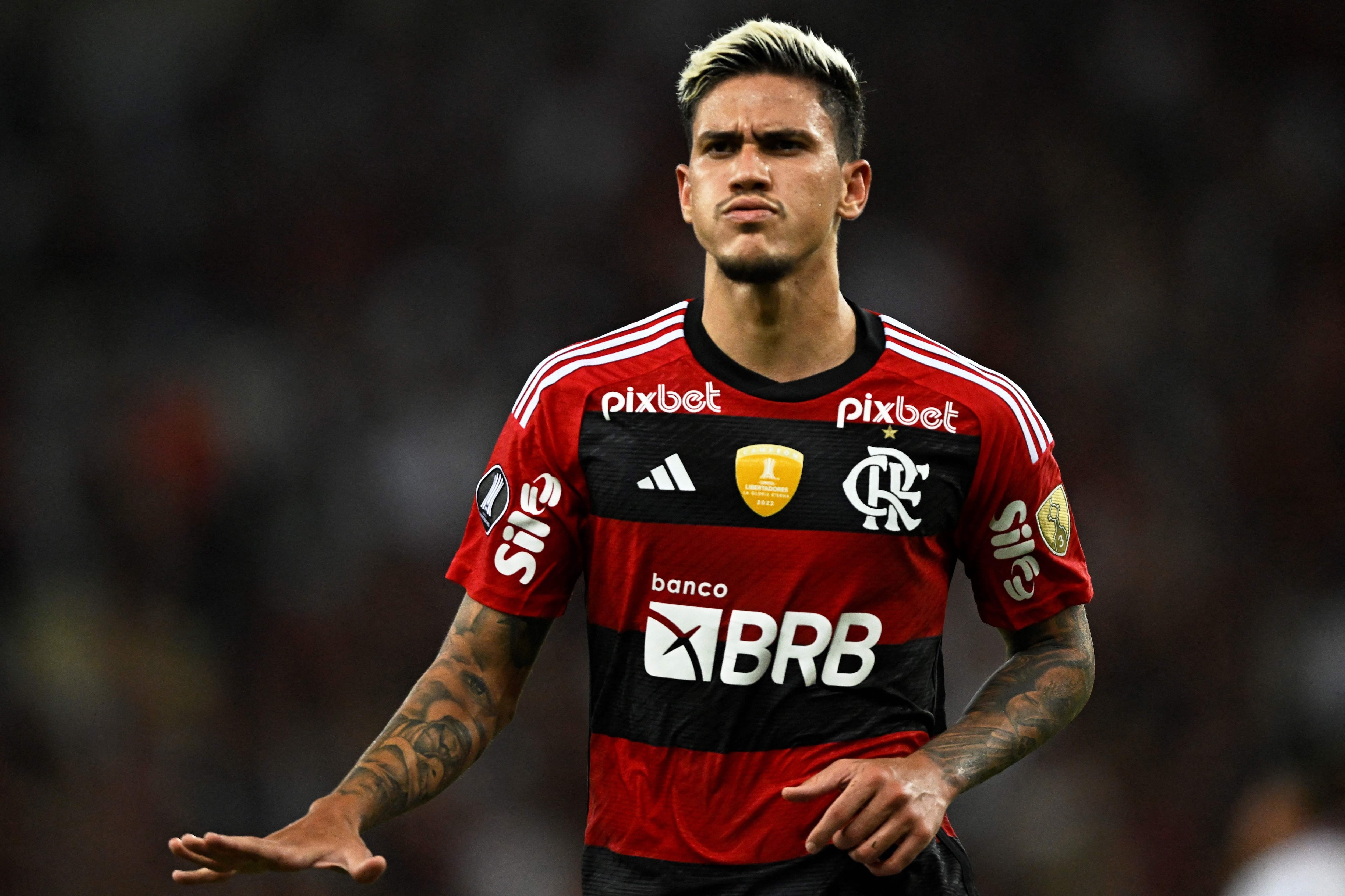 (FILES) Flamengo's forward Pedro celebrates scoring his second goal during the Copa Libertadores group stage first leg football match between Flamengo and �ublense at the Maracana stadium in Rio de Janeiro, Brazil, on April 19, 2023. Flamengo's attacker Pedro reported on July 30, 2023, a physical assault by fitness trainer Pablo Fernandez after the Rio de Janeiro club's visit to Atletico Mineiro, a scandal that according to the local press has cast doubt on Argentine coach Jorge Sampaoli's continuity at 'Fla'. (Photo by MAURO PIMENTEL / AFP)