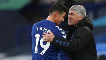 Soccer Football - Premier League - Everton v Brighton &amp; Hove Albion - Goodison Park, Liverpool, Britain - October 3, 2020 Everton&#039;s James Rodr&iacute;guez is congratulated by manager Carlo Ancelotti as he is substituted Pool via REUTERS/Jan Kruge