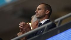 Aleksander Ceferin, presidente de la UEFA, aplaude durante la final de la Eurocopa 2020 entre Italia e Inglaterra. 