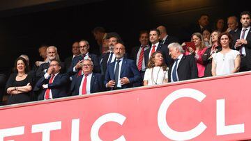 El presidente del Athletic, Aitor Elizegi, en el palco de San Mam&eacute;s.