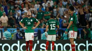 GR6004. LUSAIL (CATAR), 26/11/2022.- Jugadores de México reaccionan hoy, en un partido de la fase de grupos del Mundial de Fútbol Qatar 2022 entre Argentina y México en el estadio de Lusail (Catar). EFE/José Méndez
