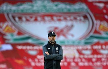 LIVERPOOL, ENGLAND - JUNE 24: Liverpool manager Jurgen Klopp looks on prior to the Premier League match between Liverpool FC and Crystal Palace at Anfield on June 24, 2020 in Liverpool, England. (Photo by Shaun Botterill/Getty Images)