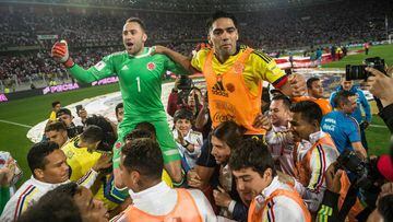 David Ospina y Falcao Garc&iacute;a celebrando con el resto de sus compa&ntilde;eros la clasificaci&oacute;n de la Selecci&oacute;n Colombia al Mundial de Rusia 2018 tras el empate 1-1 ante Per&uacute; en el Estadio Nacional de Lima