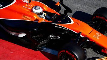 Fernando Alonso con el McLaren en los test de 2017.