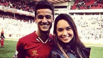 Philippe Coutinho en Anfield como jugador del Liverpool con su mujer Ainee.