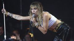 ARCHIVO - La cantante Miley Cyrus act&uacute;a en el &uacute;ltimo d&iacute;a del Festival de Glastonbury en Worthy Farm, Somerset, Inglaterra, el 30 de junio de 2019.