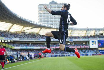 Gareth Bale of Real Madrid celebrates after scoring goal during the La Liga match between Real Sociedad de Futbol and Real Madrid at Estadio Anoeta on August 21, 2016 in San Sebastian, Spain.