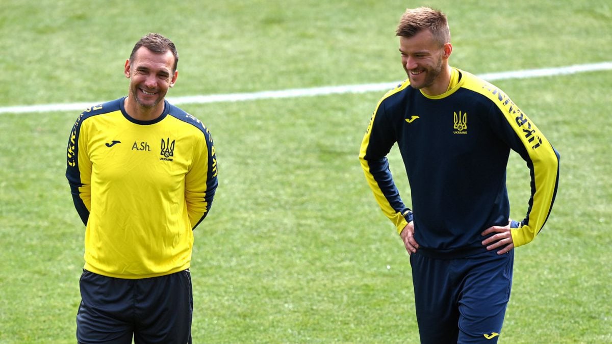 BUCHAREST, ROMANIA - JUNE 16: Andriy Shevchenko, Head Coach of Ukraine speaks to Andriy Yarmolenko of Ukraine during the Ukraine Training Session ahead of the Euro 2020 Group C match between Ukraine and North Macedonia at The Arcul de Triumf Training Cent